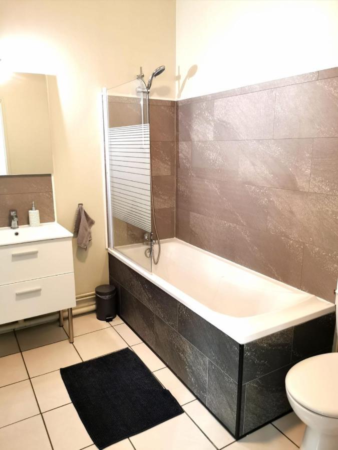 Charmant Studio Proximite Centre-Ville Et Gare Chalons en Champagne Luaran gambar
