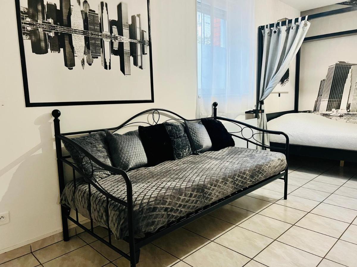 Charmant Studio Proximite Centre-Ville Et Gare Chalons en Champagne Luaran gambar
