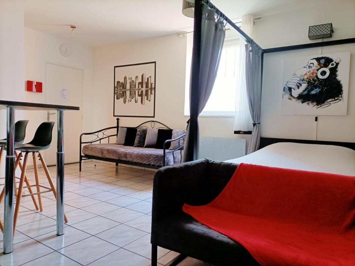 Charmant Studio Proximite Centre-Ville Et Gare Chalons en Champagne Luaran gambar