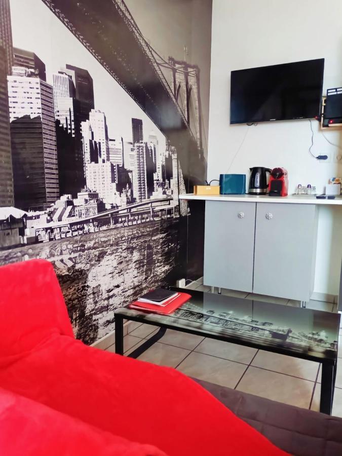 Charmant Studio Proximite Centre-Ville Et Gare Chalons en Champagne Luaran gambar